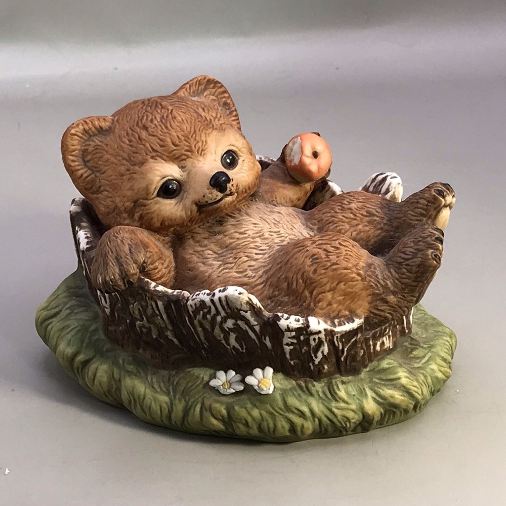 Masterpiece Porcelain Homco 1986 Bear Cub Eatin An Apple Made In Mexico
